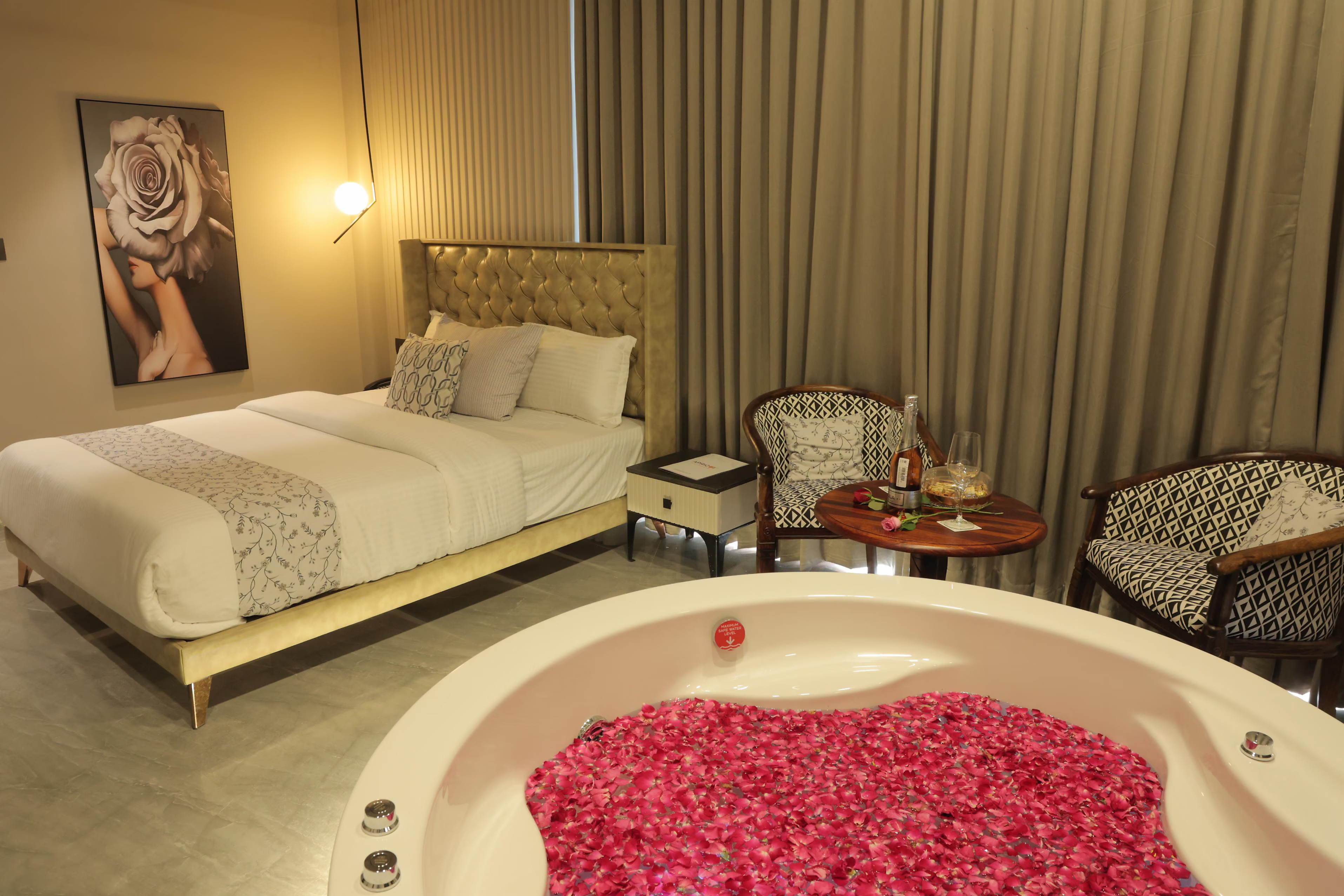 Best Couple hotel in Ahmedabad- Hotel Cosmopolitan